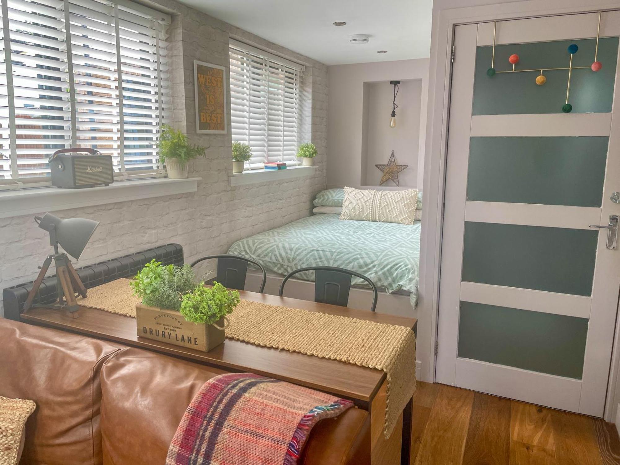 Stylish, Central Studio With Kitchen & Large Deck Fort William Eksteriør billede